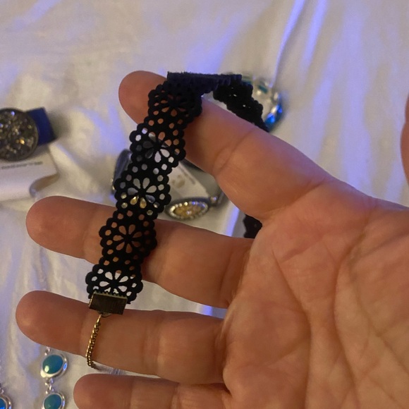 Grab bag of costume jewelry - Picture 7 of 7